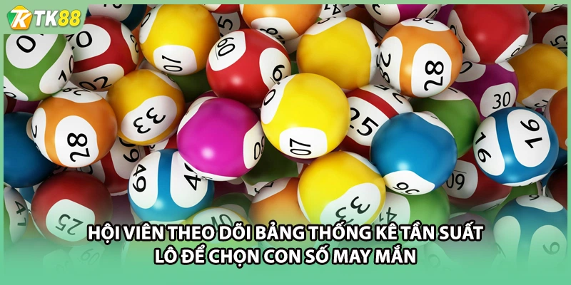 Hội viên theo dõi bảng thống kê tần suất lô để chọn con số may mắn